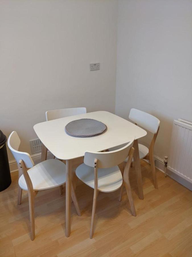 Glenclova - No 5 Bellyeoman, Bright Two Bedroom Apartment Dunfermline Buitenkant foto