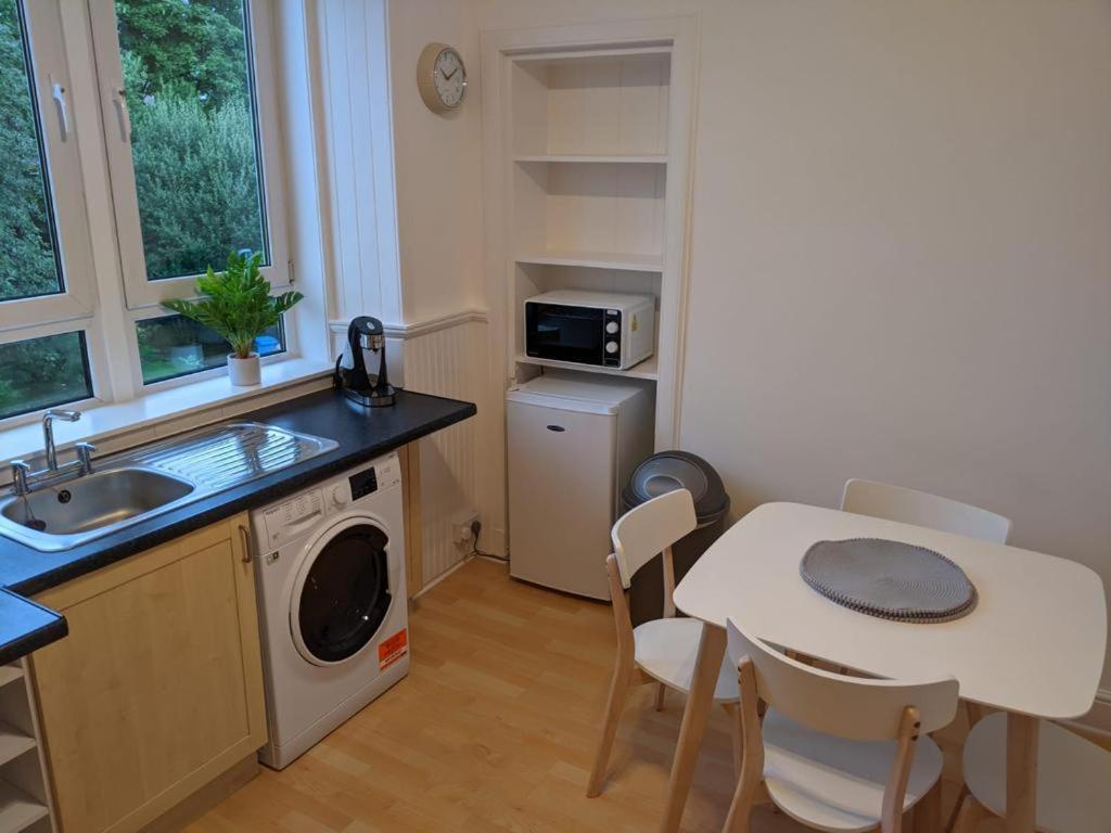 Glenclova - No 5 Bellyeoman, Bright Two Bedroom Apartment Dunfermline Buitenkant foto
