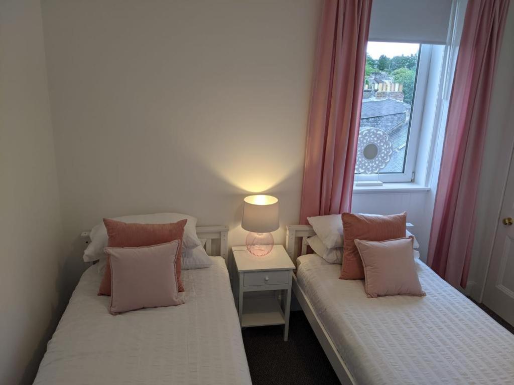 Glenclova - No 5 Bellyeoman, Bright Two Bedroom Apartment Dunfermline Buitenkant foto