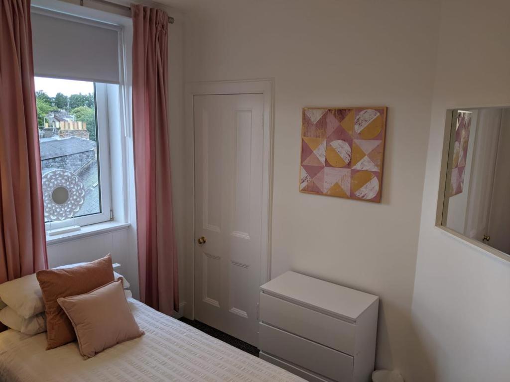 Glenclova - No 5 Bellyeoman, Bright Two Bedroom Apartment Dunfermline Buitenkant foto